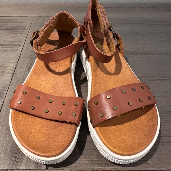 Brand new w/o tags MIA Kids Ashleyy Leather Sandals - Picture 1 of 5